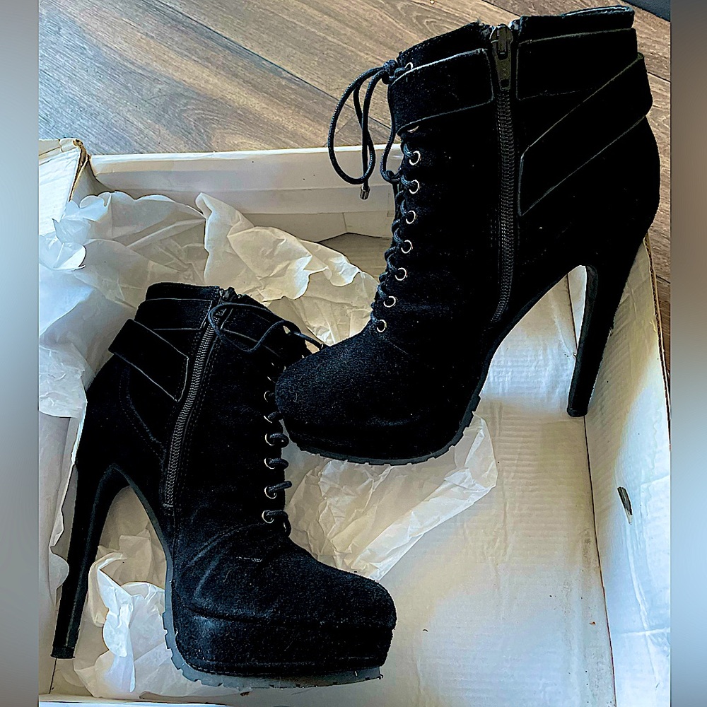 ALDO Stocklin Boot Heels laced up, side zipper. Size 7.5 - almost new condition